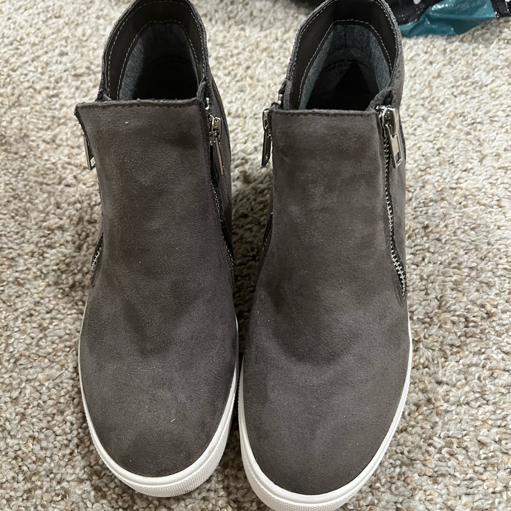 Women’s shoes